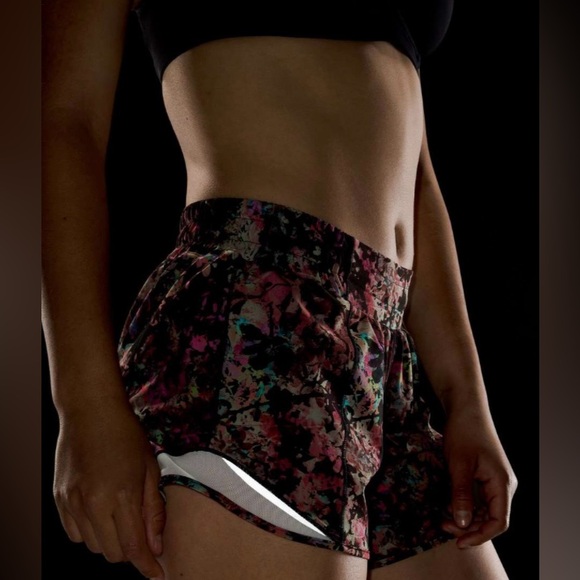 Lululemon Hotty Hot Low-Rise Lined Stencil Blossom Red Multi / Sheer Blue - Picture 5 of 9